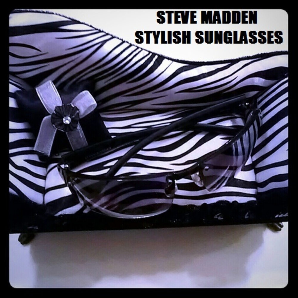 A Steve Madden Sunglasses. It's NEW.